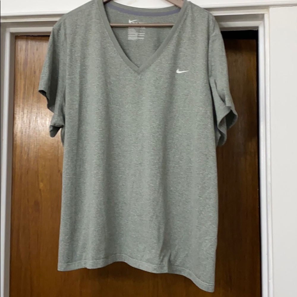 Women’s plus size Nike dri-fit shirt